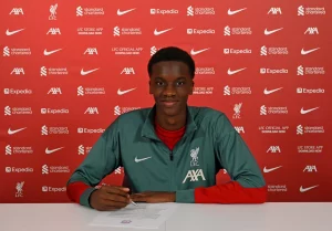 Trey Nyoni signe son premier contrat professionnel avec Liverpool
