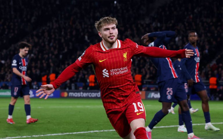 Harvey Elliott célébrant son but lors du match aller entre le PSG et Liverpool en Ligue des champions.