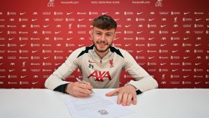Conor Bradley prolonge avec Liverpool : un pas de plus vers l’après-Trent ? Conor Bradley signe un nouveau contrat avec Liverpool FC
