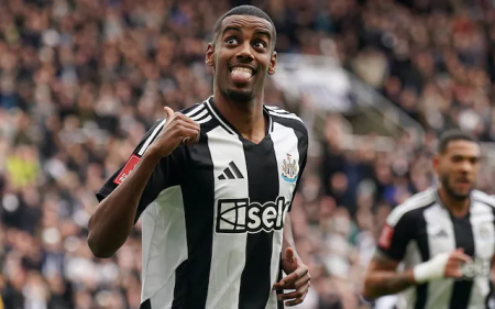 Alexander Isak signe à Liverpool : un transfert record Alexander Isak signe à Liverpool : un transfert record