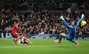 Alexander Isak sort sur blessure face à Tottenham