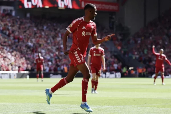 Coup dur : Isak forfait pour Old Trafford, Liverpool sans attaquant reconnu face à United - Actualités - Liverpool FC