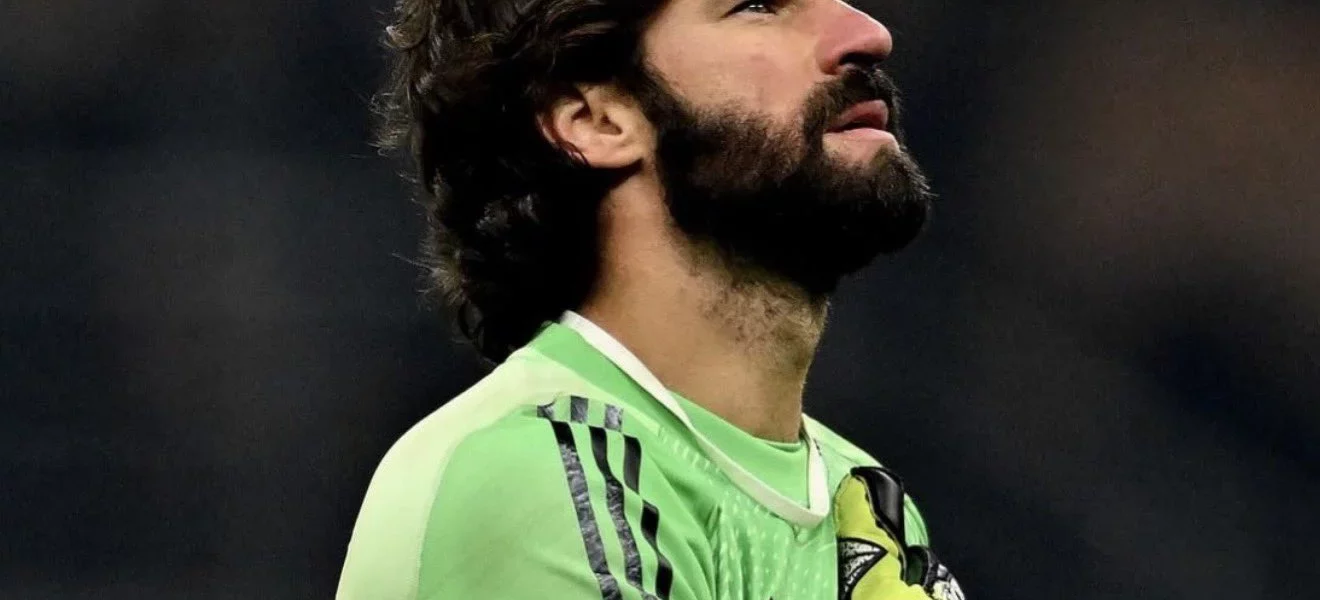Alisson Becker gardien de Liverpool ciblé par la Juventus comme priorité mercato lors de l'été 2026 selon Sky Sports News