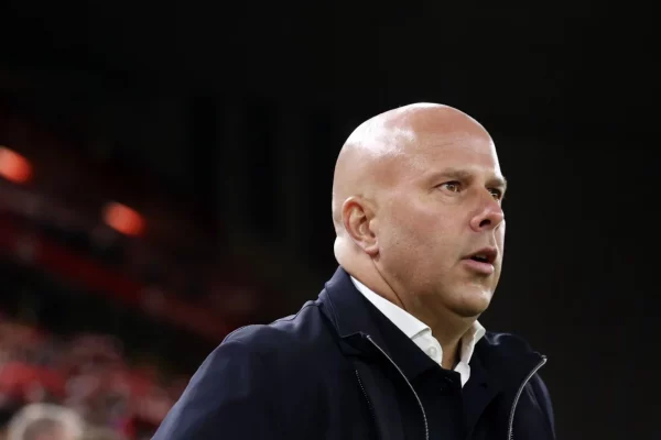Arne Slot répond cash aux critiques de Mohamed Salah sur les standards - Actualités - Liverpool FC