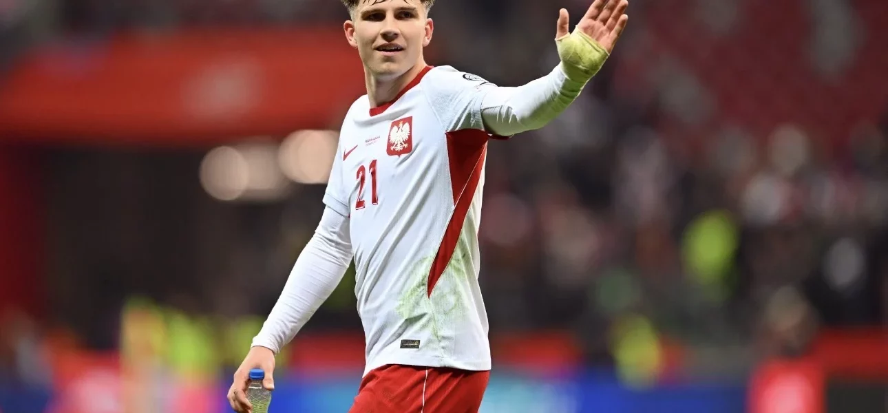 Oskar Pietuszewski ailier de 17 ans du FC Porto ciblé par Liverpool lors du mercato estival 2026 selon le journal Record
