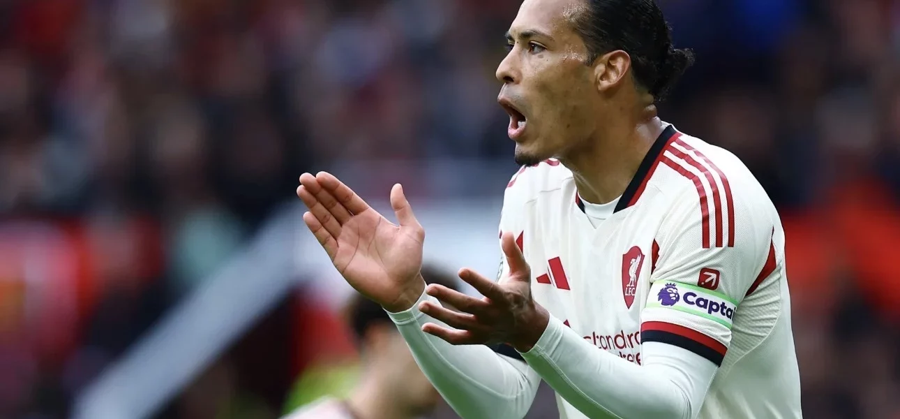 Virgil van Dijk en zone mixte à Old Trafford après la défaite 3-2 de Liverpool contre Manchester United le 3 mai 2026